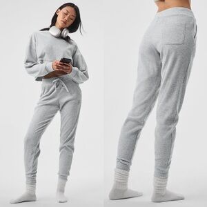 Alo Yoga Muse Sweatpant Athletic Heather Grey Retail $108 Size Small‎